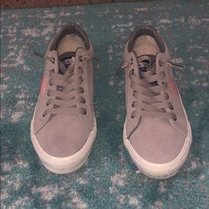 No tie tennis shoes.